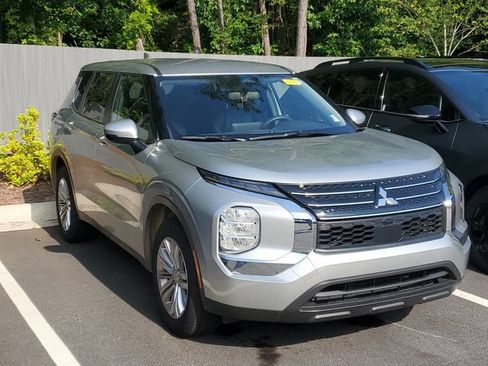 Used 2022 Mitsubishi Outlander ES FWD image 3