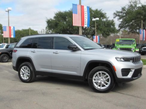 New 2025 Jeep Grand Cherokee Laredo image 2