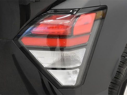 Used 2025 Hyundai Kona SEL image 9