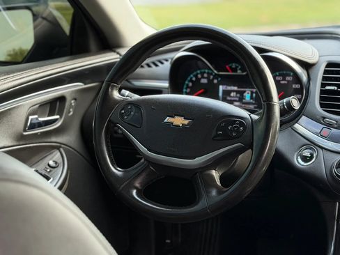 Used 2019 Chevrolet Impala LT FWD image 21