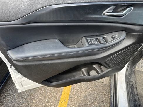 Used 2023 Jeep Grand Cherokee Altitude AWD/4WD image 12