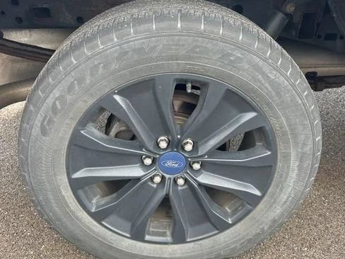 Used 2019 Ford F150 XLT w/ Equipment Group 302A Luxury AWD/4WD image 18