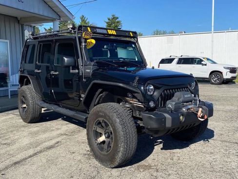 Used 2018 Jeep Wrangler Unlimited Sport S AWD/4WD image 7