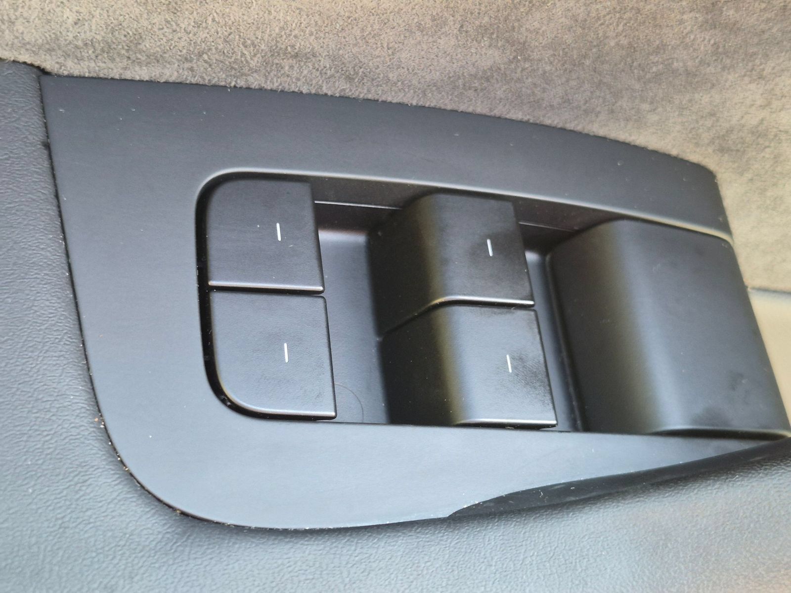 Used 2025 Tesla Model Y Long Range RWD image 14