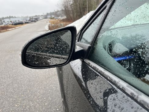 Used 2021 Toyota C-HR LE image 10