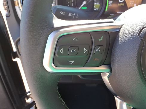 Used 2025 Jeep Wrangler Unlimited Sahara AWD/4WD image 25