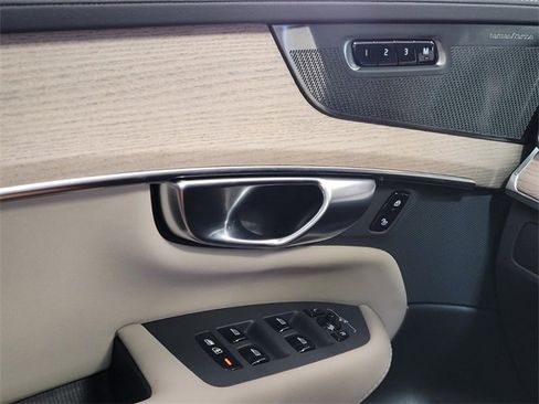 New 2026 Volvo XC90 B6 Plus w/ Protection Package Premier image 19