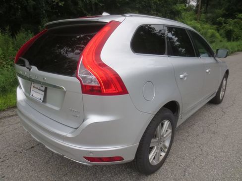 Used 2016 Volvo XC60 T6 AWD/4WD image 4