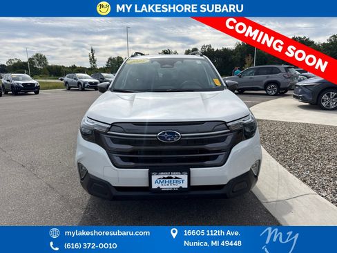 Used 2025 Subaru Forester Premium AWD/4WD image 2