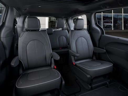 New 2026 Chrysler Pacifica Limited w/ S Appearance Package FWD image 15