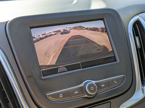 Used 2022 Chevrolet Equinox LS image 23