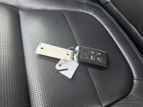 Used 2019 Jaguar E-PACE R-Dynamic SE image 28