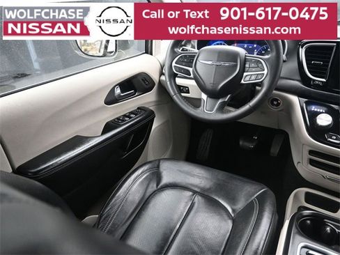 Used 2022 Chrysler Pacifica Touring-L image 10
