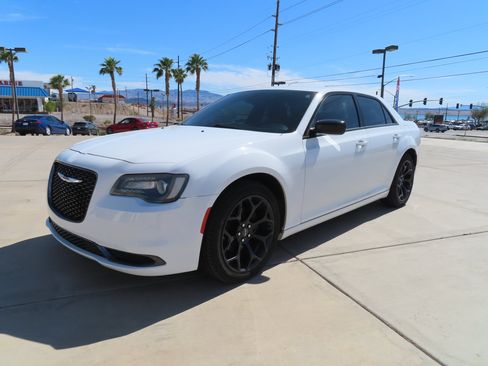 Used 2019 Chrysler 300 Touring w/ Sport Appearance Package RWD image 3