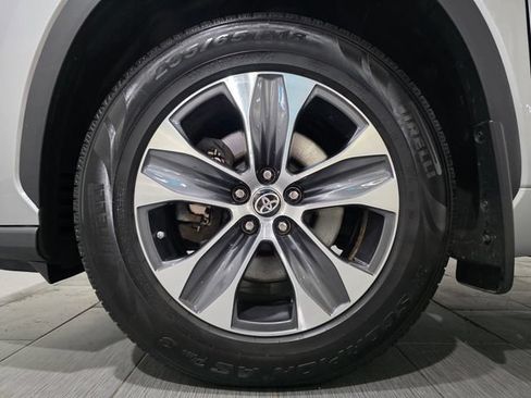 Used 2023 Toyota Highlander XLE AWD/4WD image 22