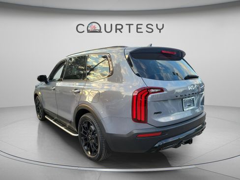 Certified 2022 Kia Telluride SX w/ Nightfall Edition Package AWD/4WD image 2