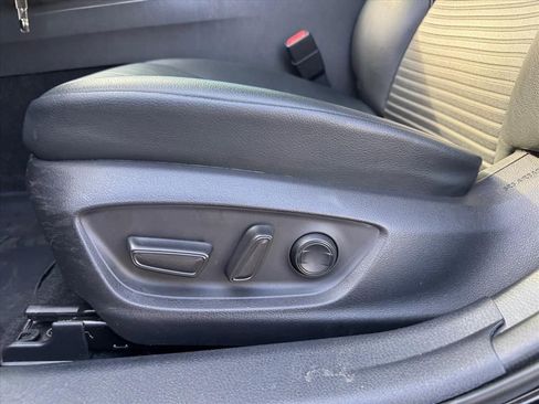 Used 2022 Toyota Camry SE FWD image 14