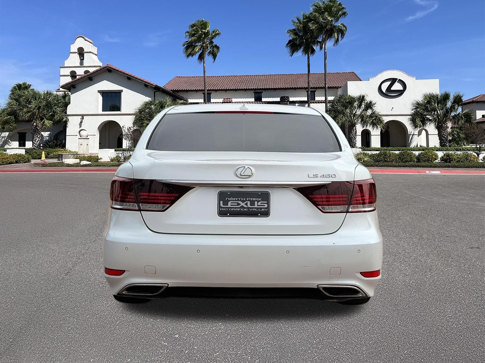 Used 2013 Lexus LS 460 w/ Comfort Pkg RWD image 3