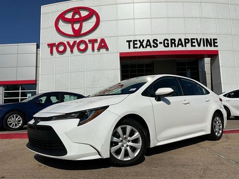 Used 2024 Toyota Corolla LE image 2