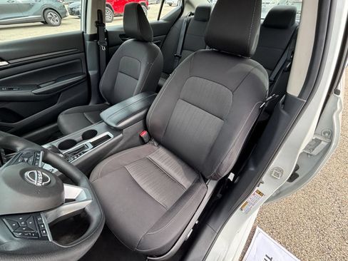 Used 2025 Nissan Altima 2.5 SV FWD image 31