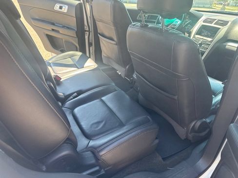Used 2013 Ford Explorer XLT AWD/4WD image 17