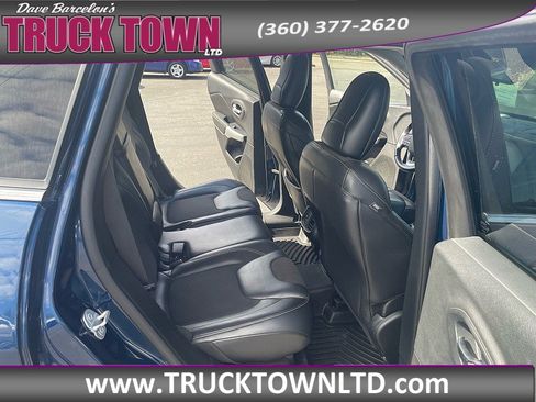 Used 2018 Jeep Cherokee Latitude Plus AWD/4WD image 13