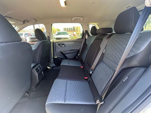 Used 2023 Nissan Rogue SV image 14
