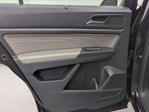 Used 2023 Volkswagen Atlas SE w/ Black Wheel Package FWD image 16