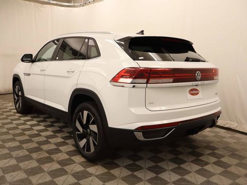 Certified 2025 Volkswagen Atlas Cross Sport SE image 3