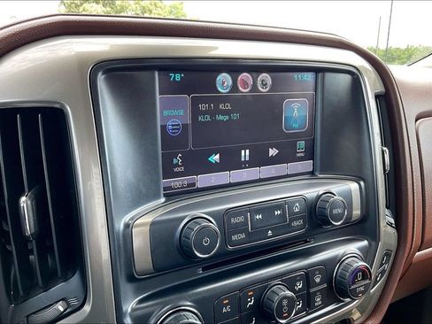 Used 2015 Chevrolet Silverado 1500 High Country w/ High Country Premium Package AWD/4WD image 24