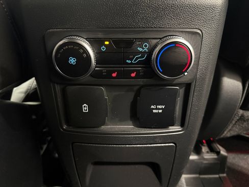 Used 2023 Ford Explorer Platinum w/ Technology Package image 38