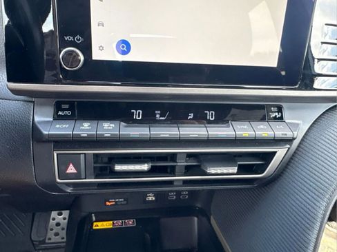 Used 2025 Toyota Camry SE w/ Convenience Package FWD image 17