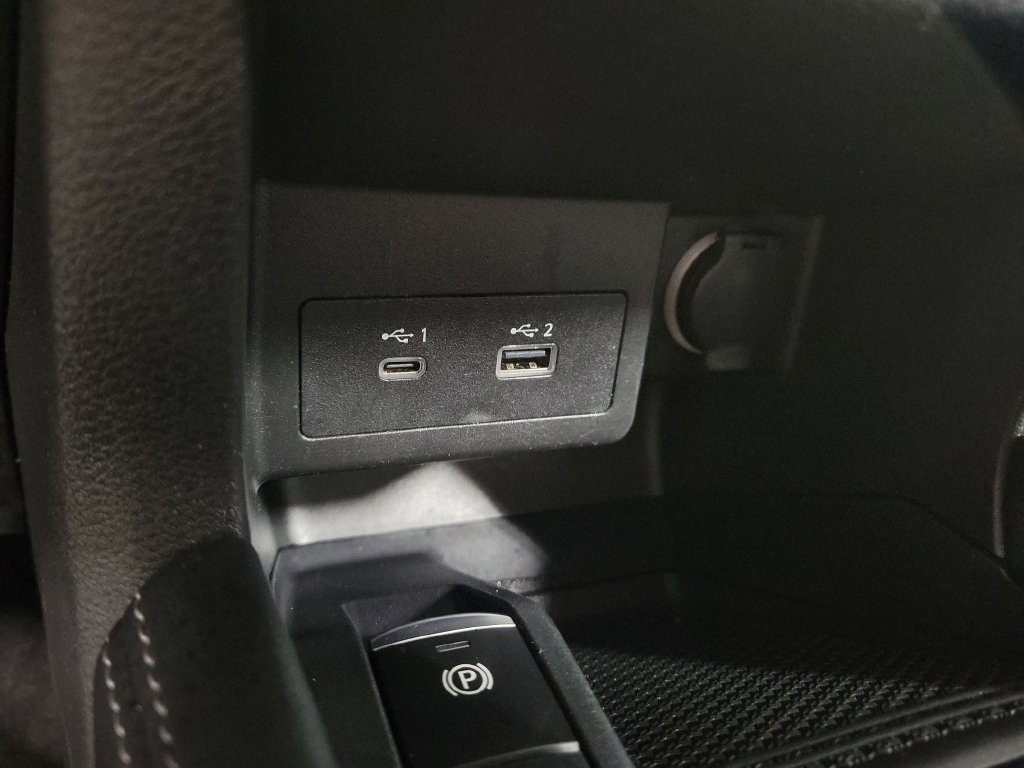 Used 2023 Nissan Kicks SR w/ SR Premium Package FWD image 18