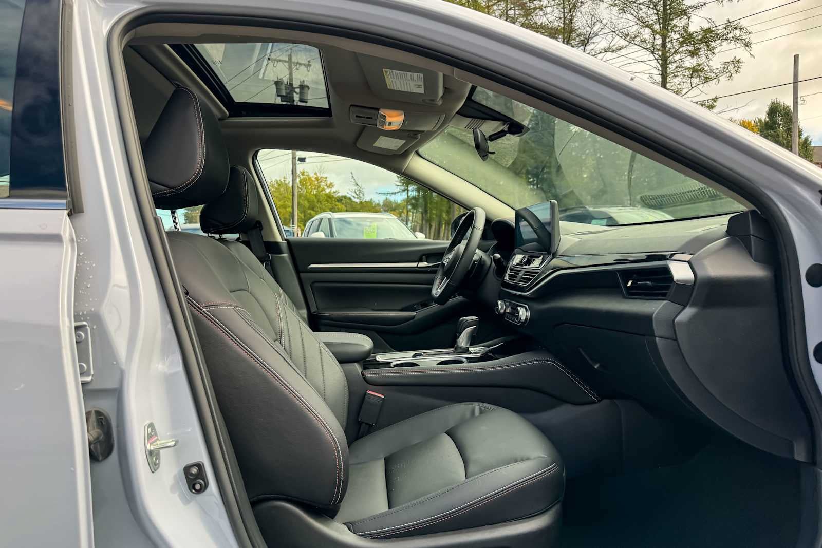 Certified 2025 Nissan Altima 2.5 SR w/ SR Premium Package AWD/4WD image 9