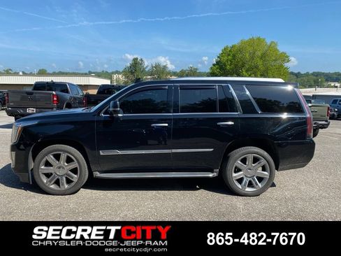 Used 2016 Cadillac Escalade Luxury AWD/4WD image 8