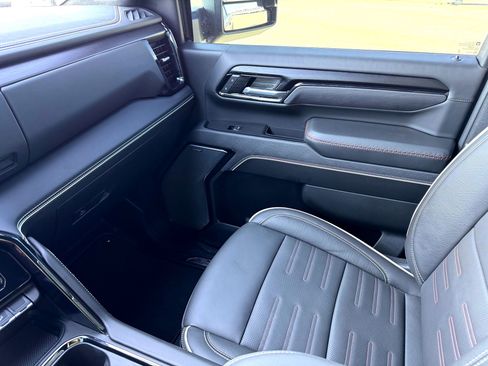 Used 2025 GMC Sierra 2500 AT4X image 37