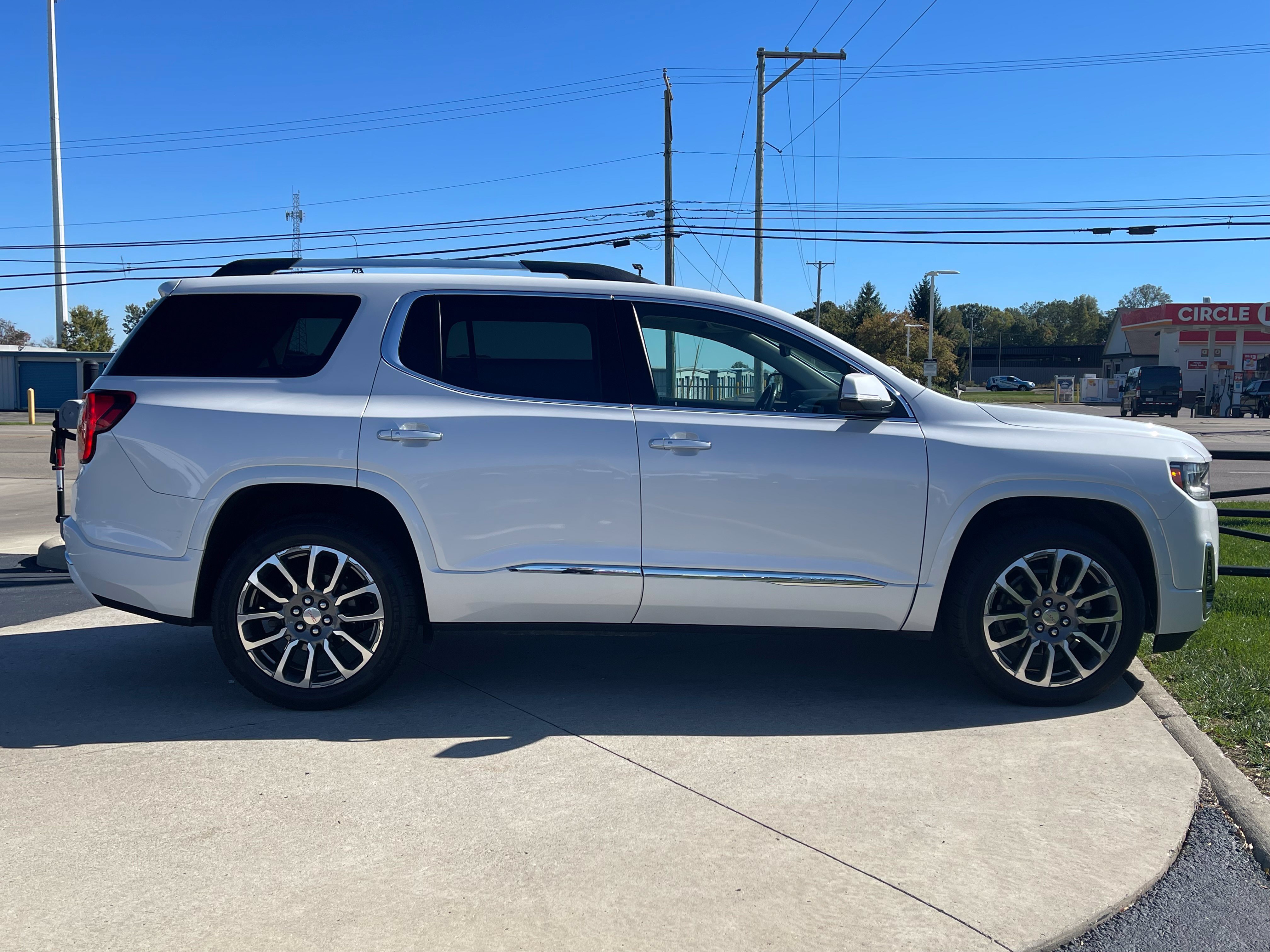 Used 2022 GMC Acadia Denali w/ Denali Ultimate Package FWD image 8