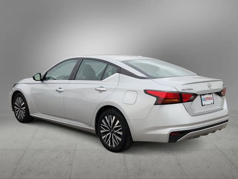 Used 2024 Nissan Altima 2.5 SV image 6