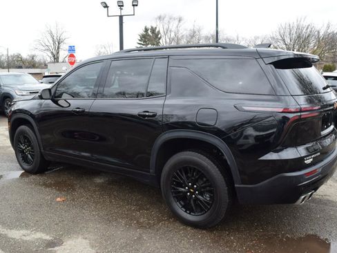 Used 2024 Chevrolet Traverse LT w/ Trailering Package FWD image 8