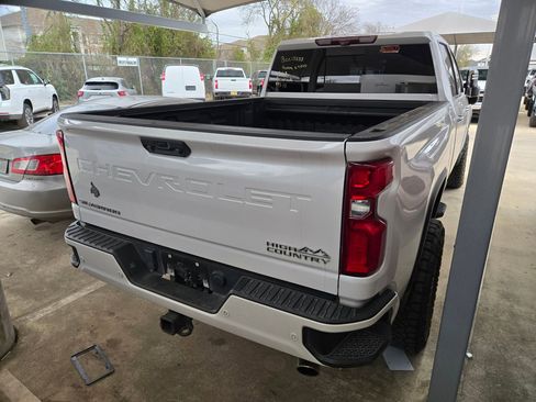 Used 2022 Chevrolet Silverado 2500 High Country w/ Technology Package image 4