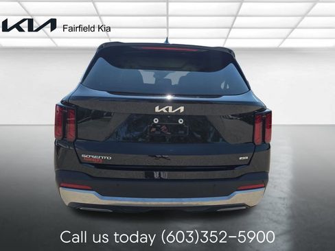 Certified 2025 Kia Sorento S w/ Panoramic Sunroof Package AWD/4WD image 4