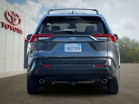 Certified 2020 Toyota RAV4 XLE w/ Convenience Package AWD/4WD image 4