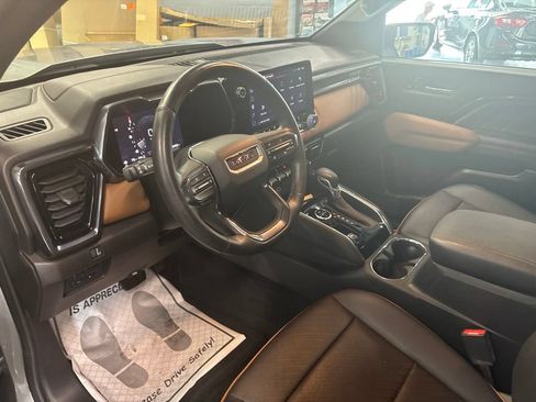 Used 2023 GMC Canyon AT4 w/ AT4 Premium Package AWD/4WD image 10