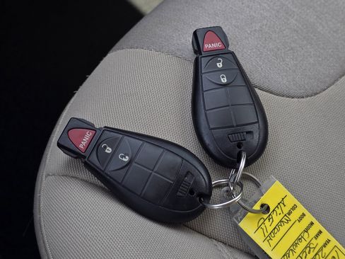 Used 2016 Jeep Cherokee Sport FWD image 32