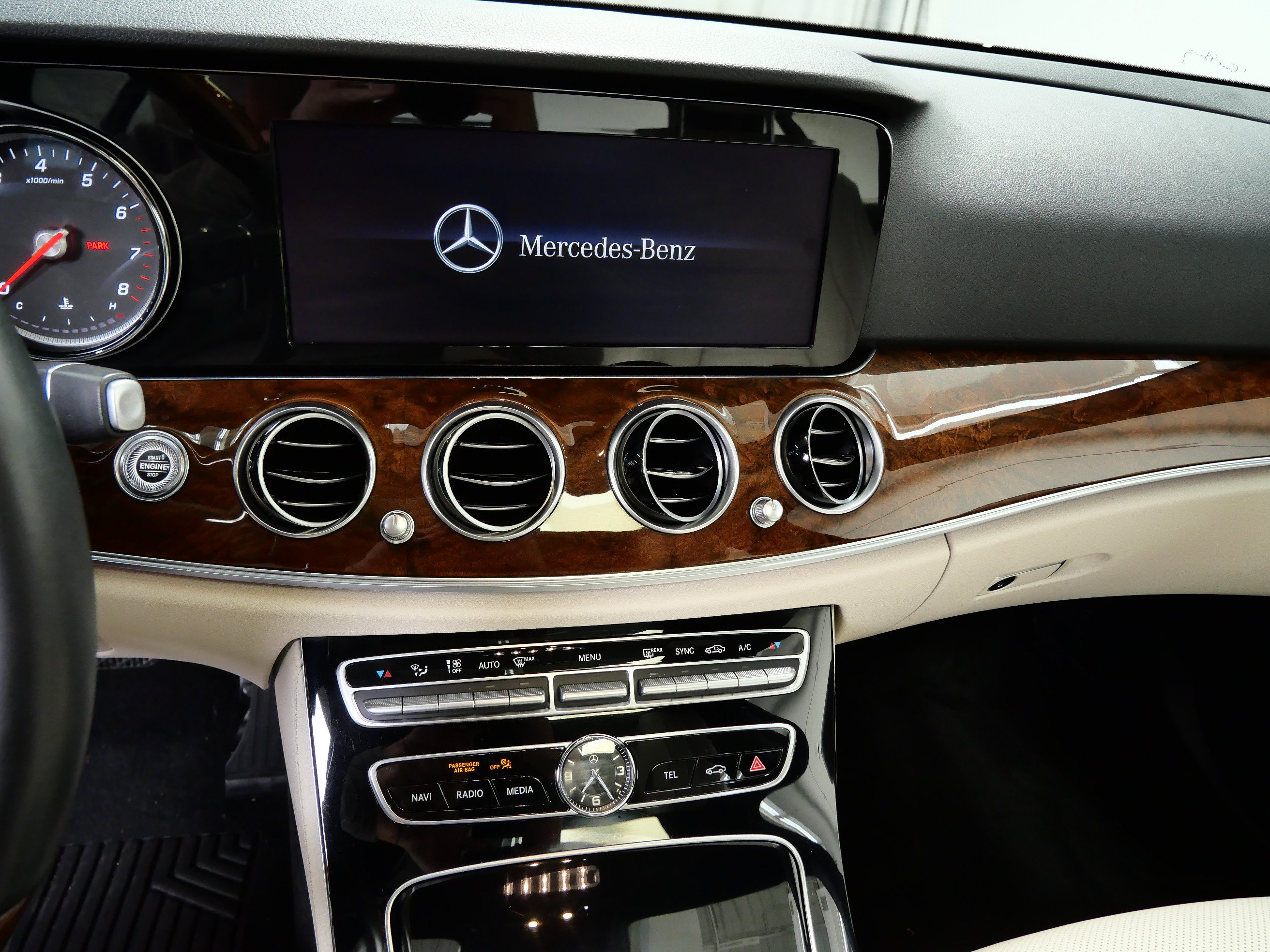 Used 2018 Mercedes-Benz E 400 4MATIC Sedan image 19