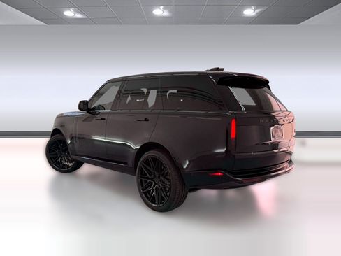 Used 2023 Land Rover Range Rover SE AWD/4WD image 3