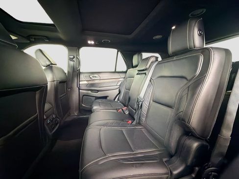 Used 2018 Ford Explorer Platinum AWD/4WD image 25
