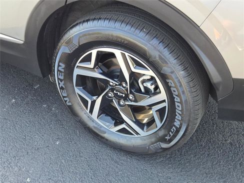 Used 2024 Kia Sportage LX image 18