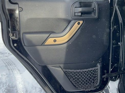 Used 2014 Jeep Wrangler Unlimited Sahara image 27