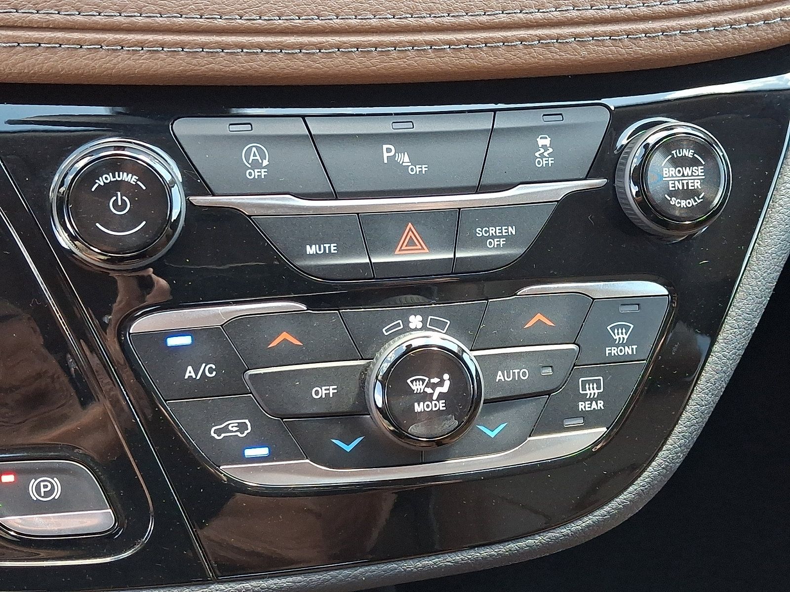 Used 2018 Chrysler Pacifica Limited FWD image 19